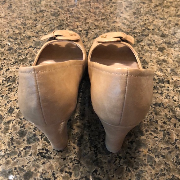 Etiene Aigner opened toed heel - Picture 2 of 3